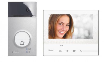 BTICINO linea 3000 videokit kleur 1 dk + classe 300 v13e 2 draads opbouw BTICINO linea 3000 videokit kleur 1 dk + classe 300 v13e 2 draads opbouw