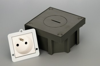 SQUARE arpi vloerstopcontact 2p met aarding 16a ip64 brushed stainless steel SQUARE arpi vloerstopcontact 2p met aarding 16a ip64 brushed stainless steel