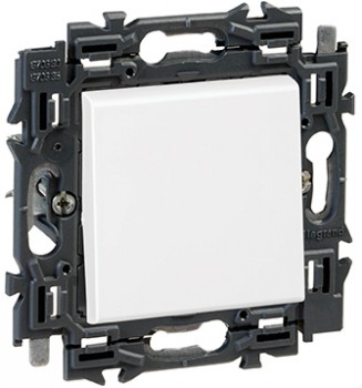 LEGRAND valena poussoir simple 6a 250v LEGRAND valena poussoir simple 6a 250v