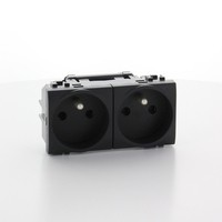 BTICINO living light double prise 2p+t pré-cablée avec plaque centrale noir BTICINO living light double prise 2p+t pré-cablée avec plaque centrale noir