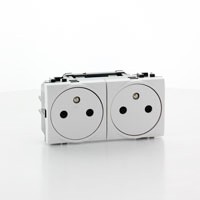 BTICINO living light dubbel voorbekabelde vlakke contactdoos 2 x 2p+a 16a BTICINO living light dubbel voorbekabelde vlakke contactdoos 2 x 2p+a 16a