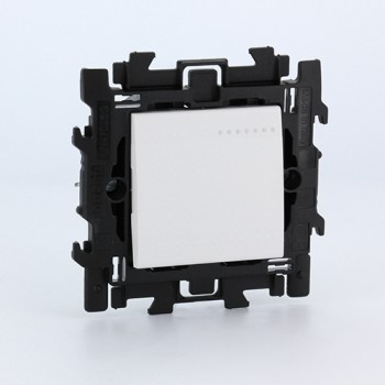 BTICINO living light interrupteur inverseur avec plaque centrale fixation à griffes BTICINO living light interrupteur inverseur avec plaque centrale fixation à griffes