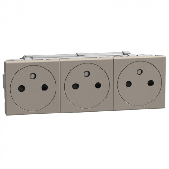 BTICINO light now prise 3 x 2p+t affleurante précâblée 4 modules