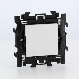 BTICINO living light interrupteur bipolaire avec plaque centrale fixation à griffes BTICINO living light interrupteur bipolaire avec plaque centrale fixation à griffes